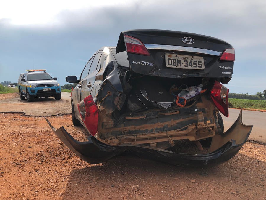 Batayporã - Mulher fica em estado de choque após carro que ela ocupava ser atingido na traseira