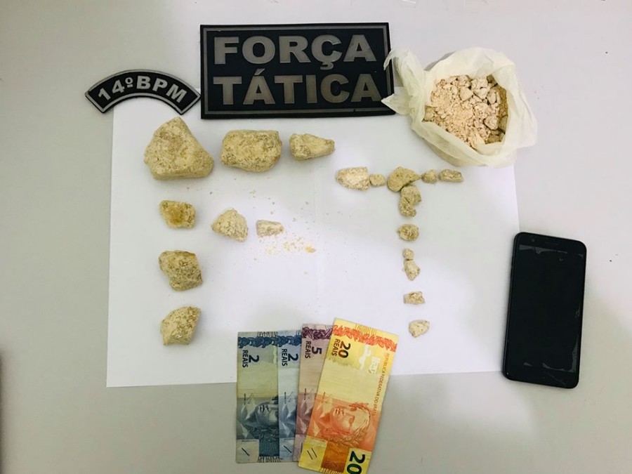FORÇA TÁTICA APREENDE 300 GRAMAS DE CRACK QUE IRIA ABASTECER AS BOCAS DE FUMO DE FÁTIMA DO SUL