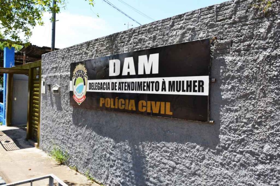 Acusado de agredir e estuprar esposa, homem coage filho a depor e é preso