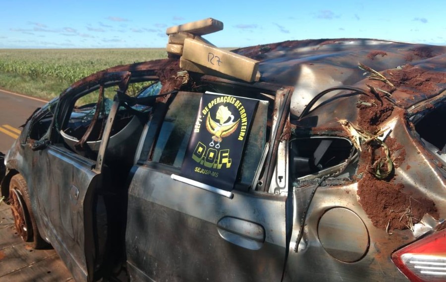 Veículo com maconha capotado às margens da Rodovia é localizado pelo DOF