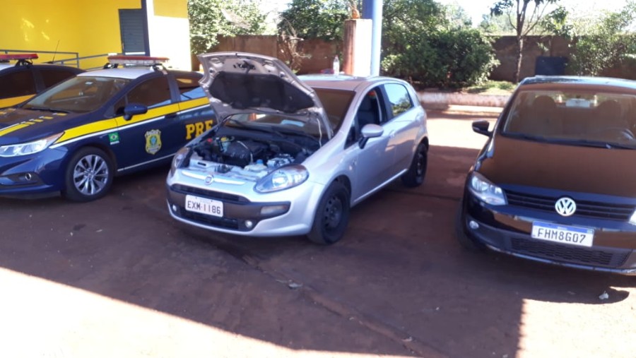 Homem é preso com carro roubado e diz trocaria veículo por cavalo e alfafa