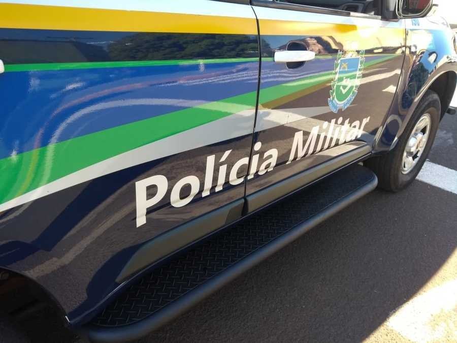 Homem é preso pela PM após ameaçar mulher com faca em Batayporã