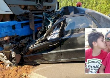 Identificada professora e filhos que morreram em colisão frontal entre carro e caminhão na BR-262