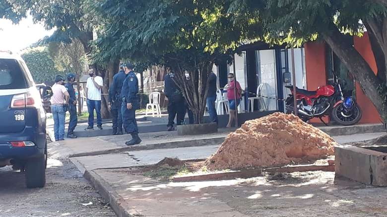 Homem tenta escapar correndo, mas é morto em sorveteria