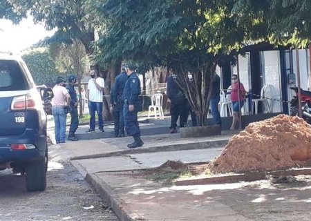 Homem tenta escapar correndo, mas é morto em sorveteria
