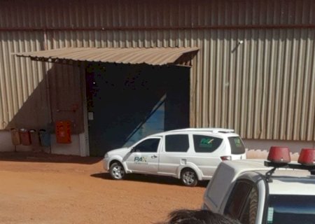 Peça que era içada se solta e mata trabalhador em armazém de grãos