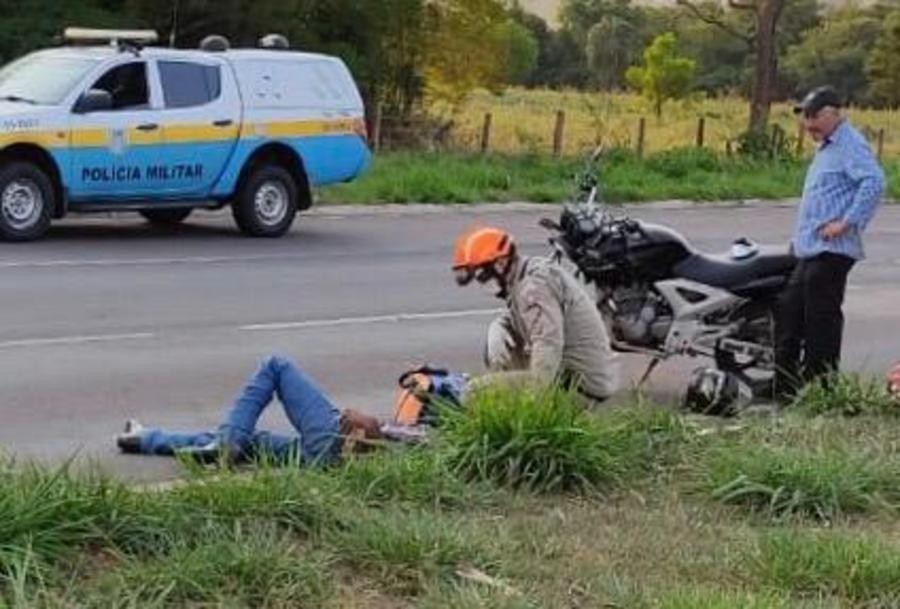 Queda de moto deixa duas pessoas feridas na MS-134 em Batayporã