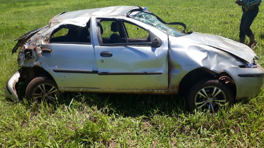Deodápolis - Capotamento de veiculo na MS-145 deixa quatro vitimas feridas.