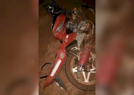 Motociclista morre ao bater em caminhão estacionado em MS