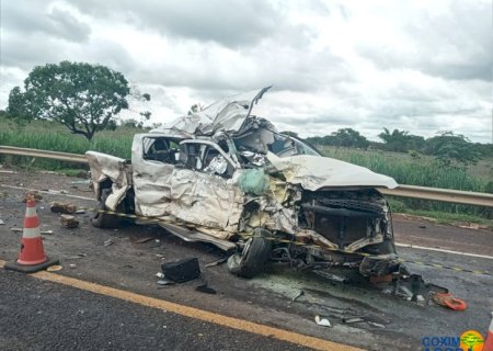 Casal morre em colisão entre caminhonete e carreta na BR-163 em Sonora.