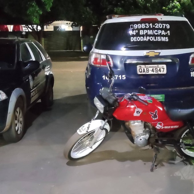 MOTO FURTADA DO PÁTIO DO DETRAN DE DEODAPOLIS É RECUPERADA PELA PM E PC.