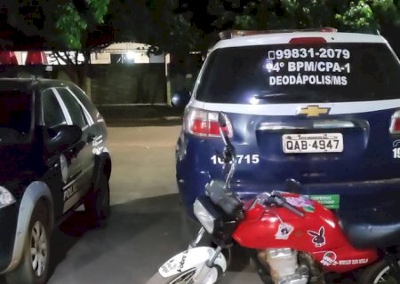 MOTO FURTADA DO PÁTIO DO DETRAN DE DEODAPOLIS É RECUPERADA PELA PM E PC.