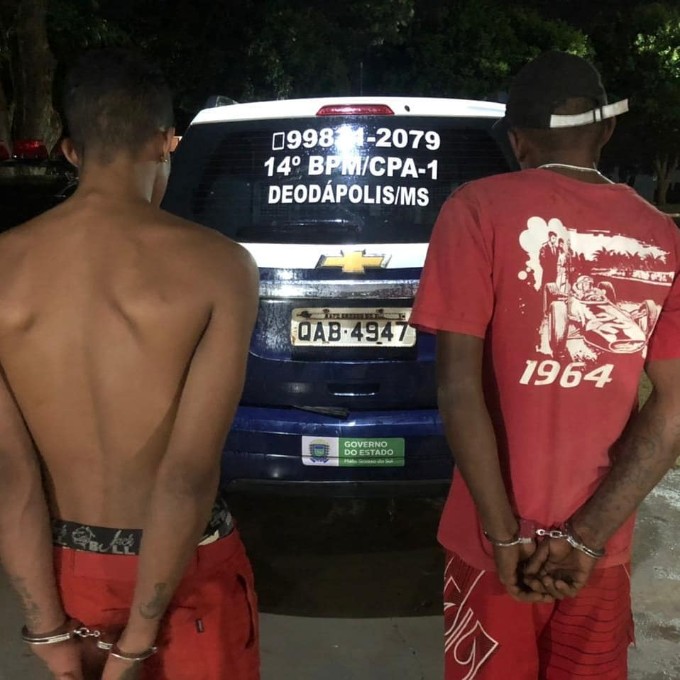 DEODÁPOLIS - JOVENS SÃO PRESOS POR TRÁFICO DE DROGAS PELA PM
