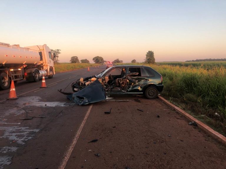Acidente envolvendo carreta e veículo de passeio foi registrado na BR 267, em Nova Alvorada do Sul