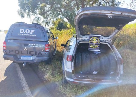 Deodápolis  - Veículo carregado com mais de 90 pneus adquiridos no Paraguai foi apreendido pelo DOF