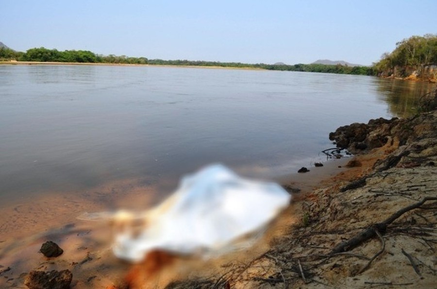 Barco fica desgovernado, bate em pedras e mãe e filho morrem afogados ao tentarem atravessar rio em MS