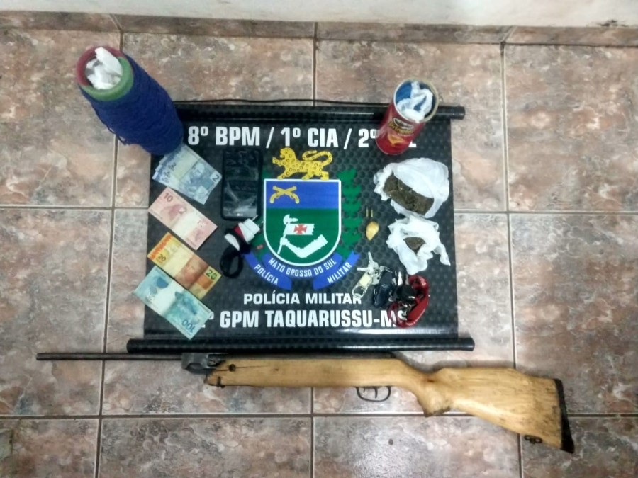 Polícia Militar de Taquarussu prende três pessoas por tráfico de drogas e posse irregular de arma de fogo