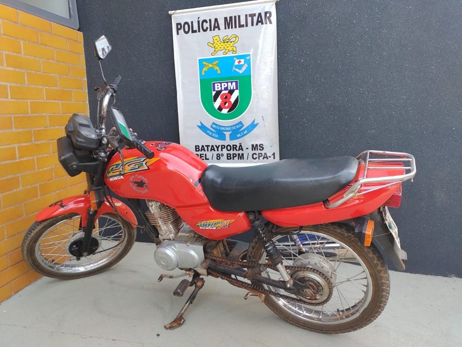 Polícia Militar conduz adolescente para a delegacia com moto roubada em Batayporã