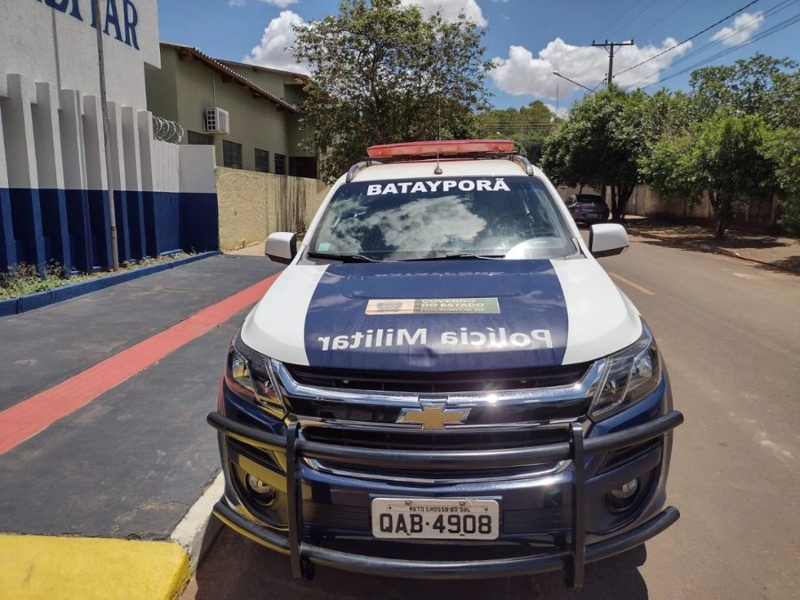 Polícia militar conduz para a delegacia duas pessoas por desacato, ameaça e vias de fato em Batayporã