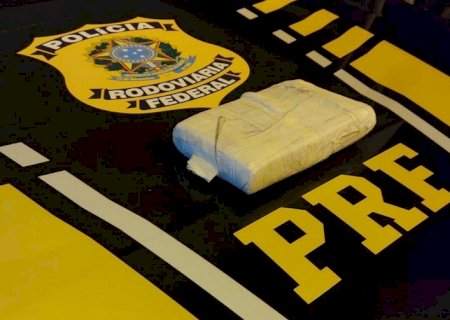 PRF prende passageira de ônibus com cocaína