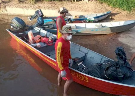 Bombeiros localizam corpo de pescador que caiu no Rio Taquari ao pegar boné .