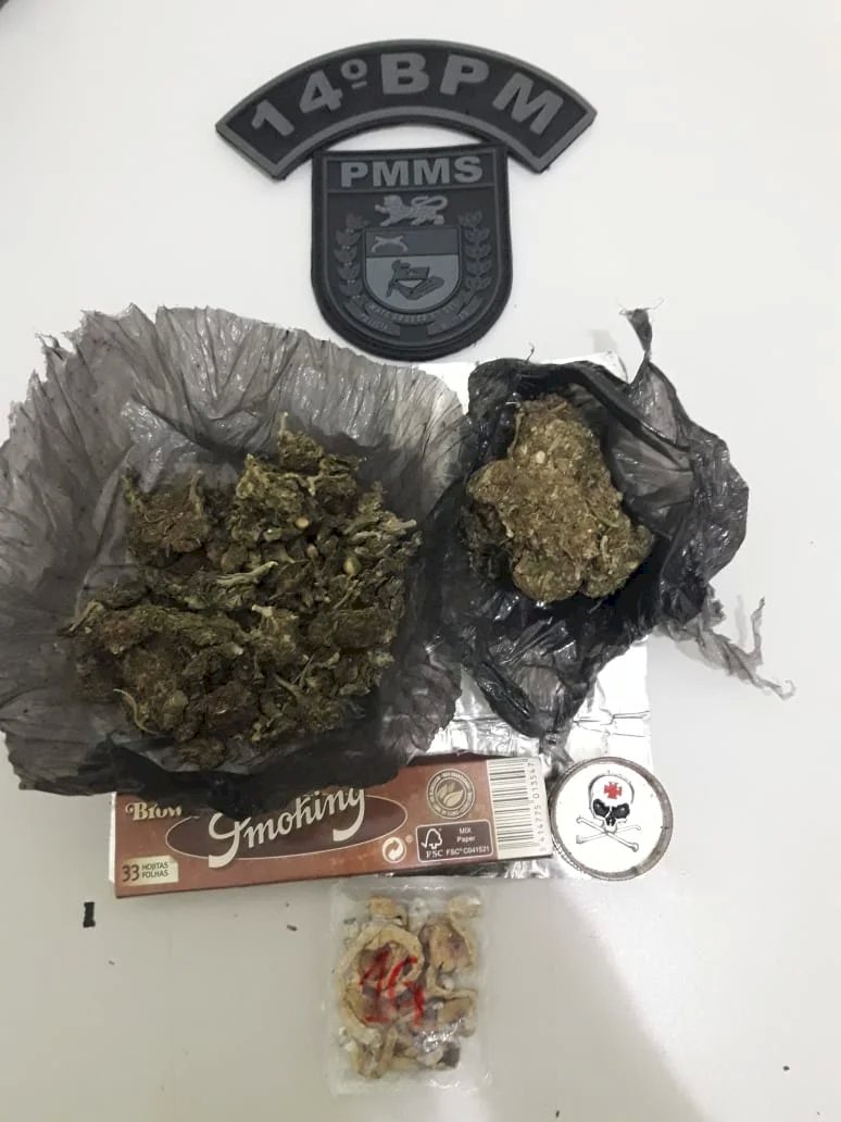 Fatima do Sul - Polícia Militar conduz dois homens por portar drogas.