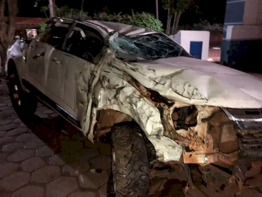 Irmão de ex-BBB capota caminhonete em colisão com anta na BR-163 em MS