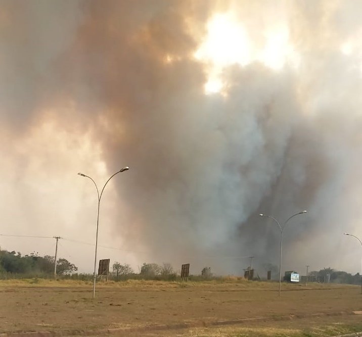 Fogo as margens da BR-163 assusta, provoca acidente na cidade de Navirai.