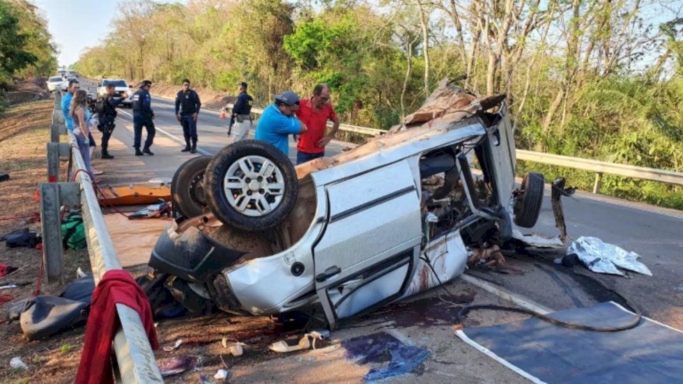Acidente na BR-163 acaba com quatro mortos em carro que seguia para velório