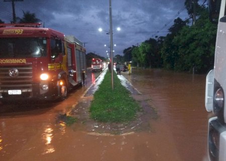 Batayporã -Corpo de bombeiros de Nova Andradina, foi acionado pela defesa civil para resgatar vitimas do  alagamento na lagoa do sapo.