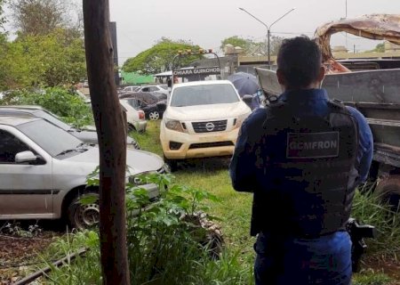 Camionete furtada é recuperada em região de fronteira de MS