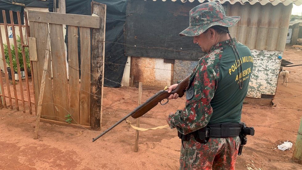Polícia Militar Ambiental de Batayporã prende suspeito de prática de caçadas ilegais e apreende arma de caça
