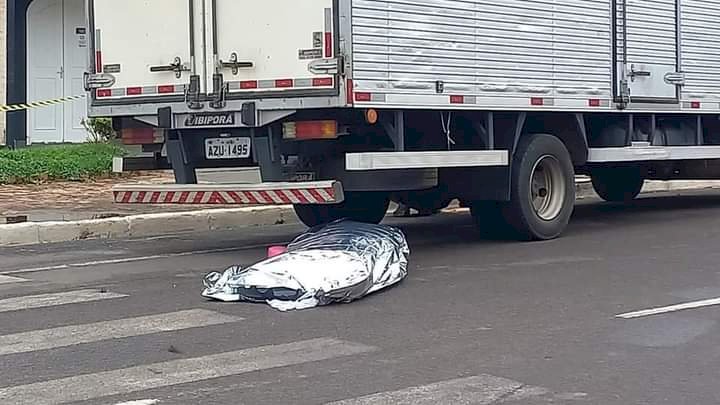 Acidente entre moto e caminhão deixa uma vítima fatal em cidade no MS.