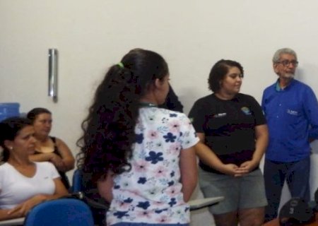 Extensionista da Agraer de Ivinhema apresenta técnicas de produção e manejo de citros