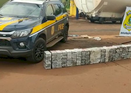 PRF apreende 446 Kg de cocaína em caminhão carregado com óleo vegetal em Dourados
