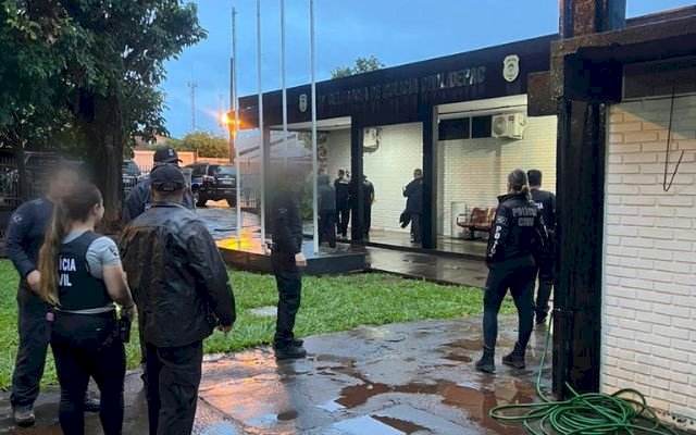 Saturação: Polícia Civil apreende drogas, arma e cumpre mandados de prisão em Dourados