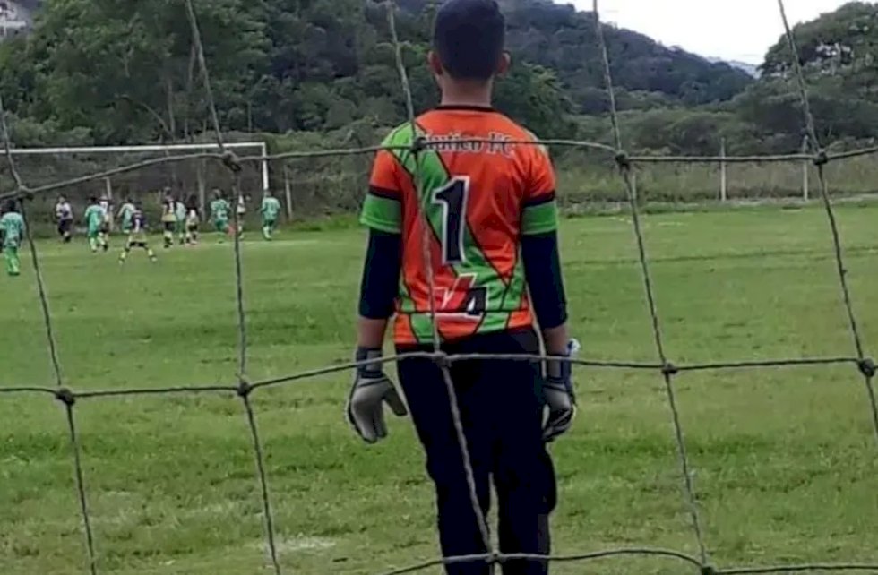 Filho de Bruno e Elisa Samudio estreia como goleiro pelo Athletico-PR.