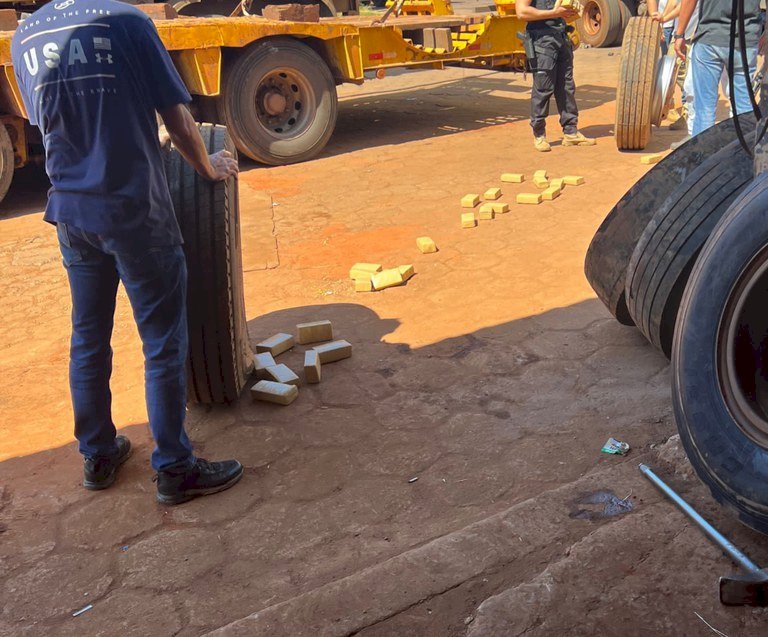 PF encontra maconha em pneus de caminhão-baú em Ponta Porã