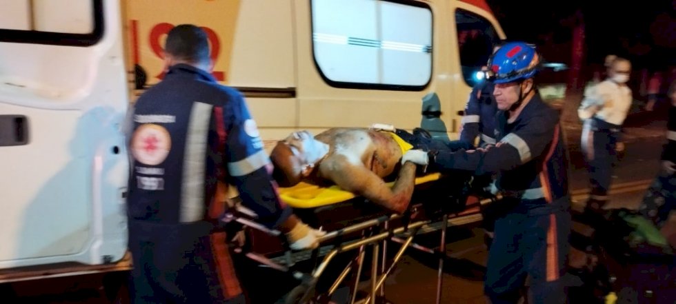 Após briga homem deixa faca ‘cravada’ no peito do próprio irmão em Dourados.