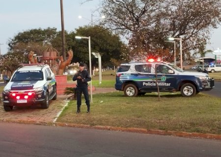 Polícia Militar prende mulher que desferiu golpes de facão no pescoço de seu amásio.