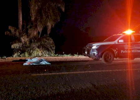 Acidente mata motociclista e deixa motorista de caminhonete gravemente ferido na BR-376, em Fátima do Sul.