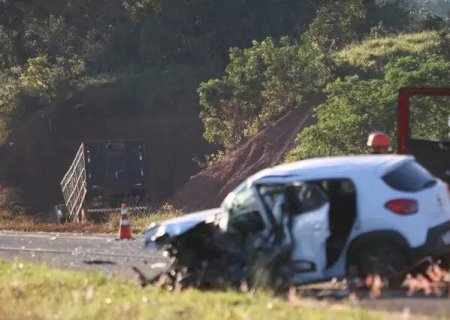 A caminho do trabalho, motorista morre em colisão frontal.