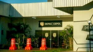 Suspeito morre em confronto com a PM após invadir casa de idosa.