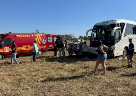 Motorista de ônibus morre após ser atingido por peça que se desprendeu de veículo na rodovia
