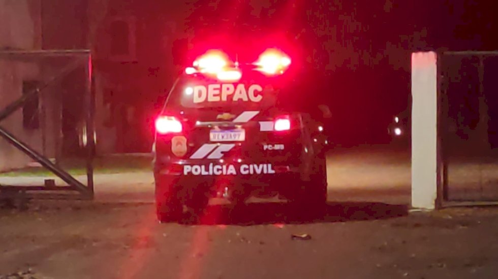 Assaltante é flagrado roubando jovem e morre em troca de tiros com a polícia