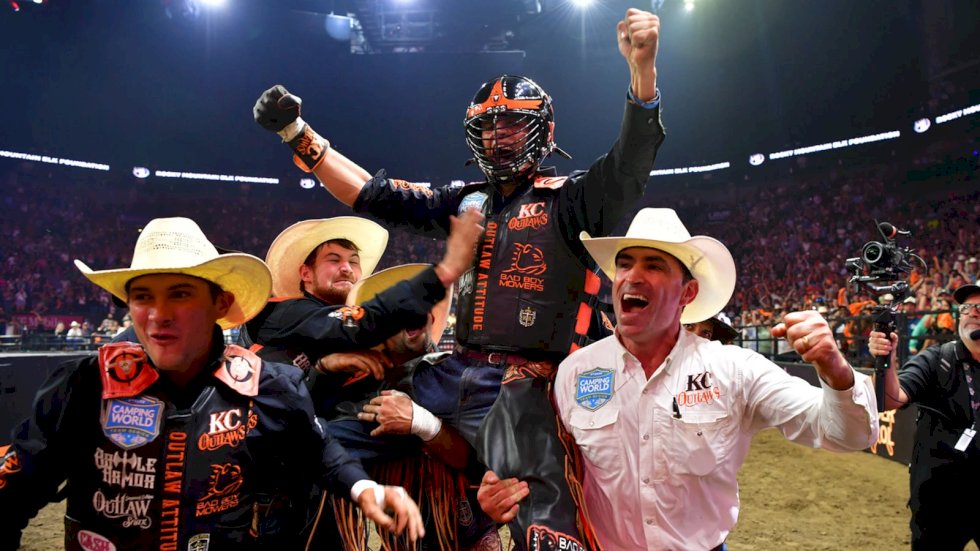 Peão de Cassilândia conquista campeonato de rodeio nos Estados Unidos .