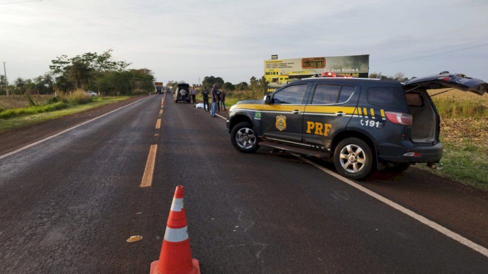 Homem encontrado morto na saída de Dourados pode ter sido atropelado.