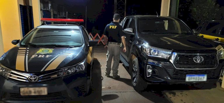 PRF em Nova Alvorada do Sul recupera caminhonete e prende suspeito de latrocínio cometido em MG.