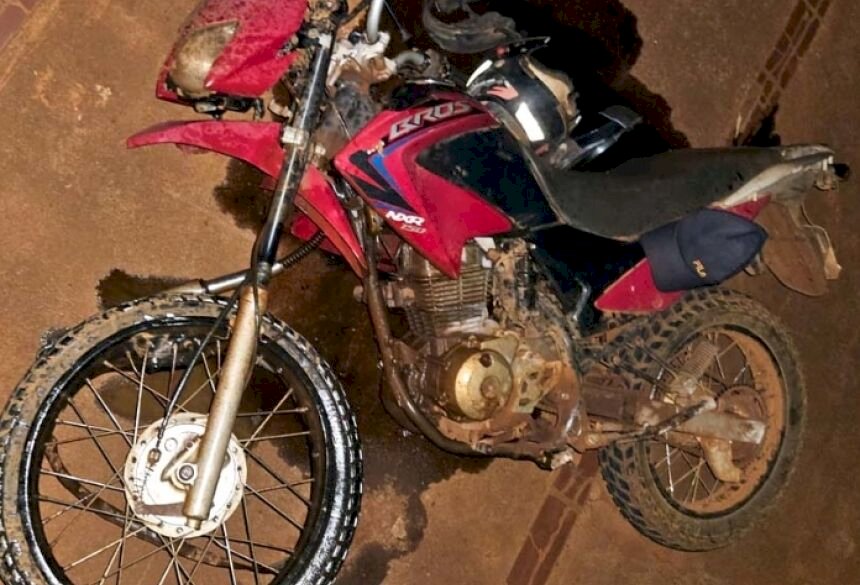 Motociclista perde a vida em colisão fatal com carreta estacionada em Fátima do Sul.