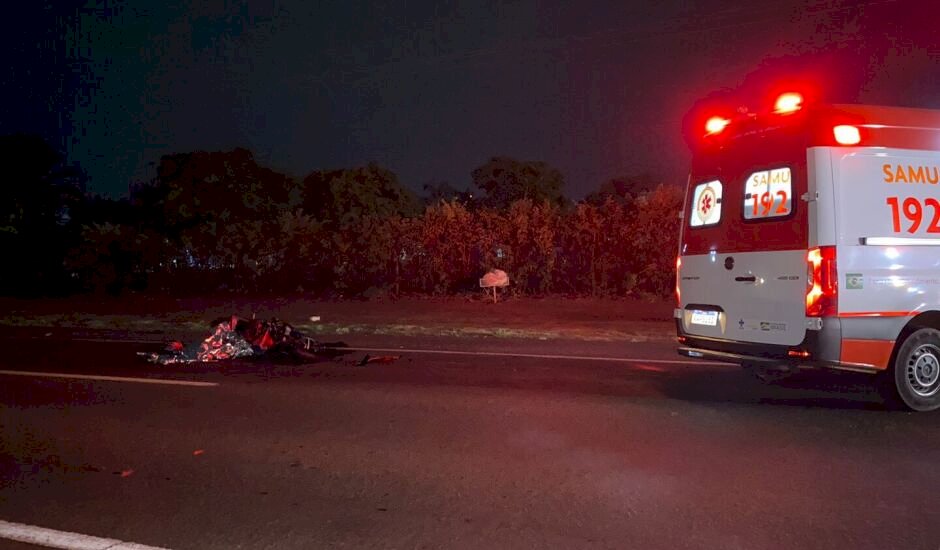 Motociclista morre depois de bater na traseira de carreta em curva na BR-158